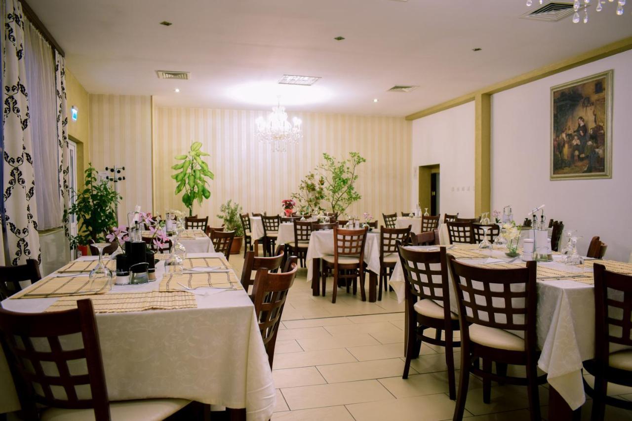 Hotel Corona Drobeta Turnu Severin Zewnętrze zdjęcie